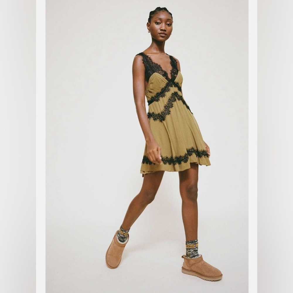 Elegant Black and Tan Lace Dress